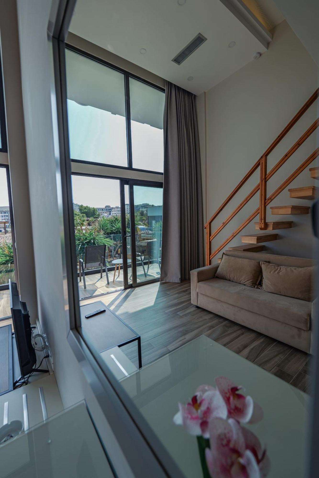 Denoel Hotel 4*
